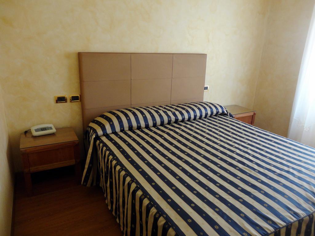 Hotel De Paris Terni Eksteriør billede